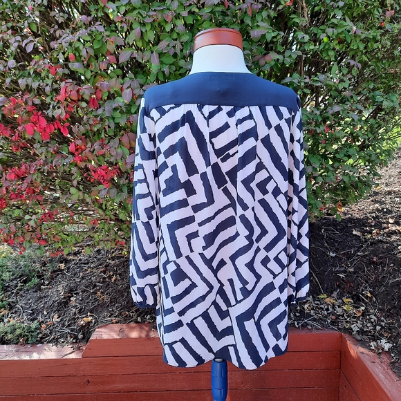 Chico's Travelers Sheer Geo Print Tassel Cutout Silky Coverup Top Navy Medium - Picture 7 of 13